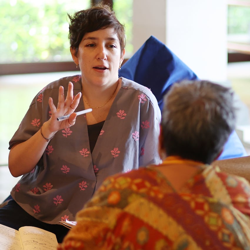 2 people talking to each other